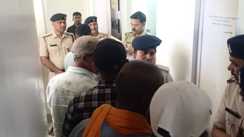 Bihar News : मुजफ्फरपुर SSP ने दिखाई दरियादिली, दफ्तर से बाहर निकल खुद सुनी फरियादियों की समस्याएं, लोगों ने कहा- ' अफसर हो तो ऐसा'