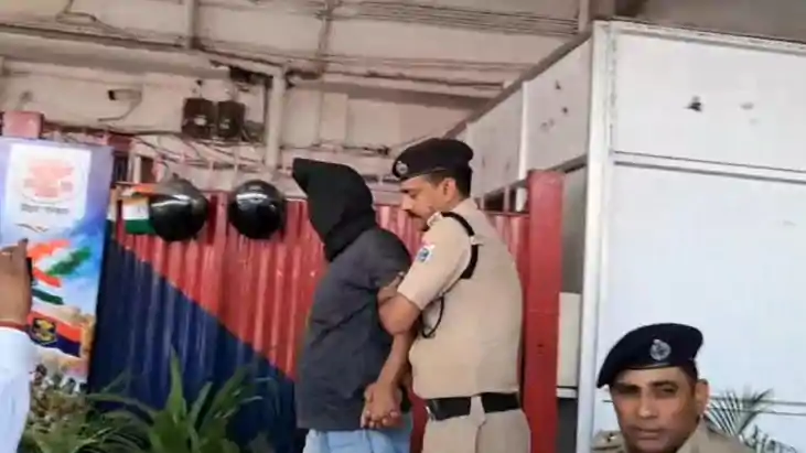 ट्रेन छूटने के गुस्से में किया था 'बम' होने का फर्जी कॉल, एक