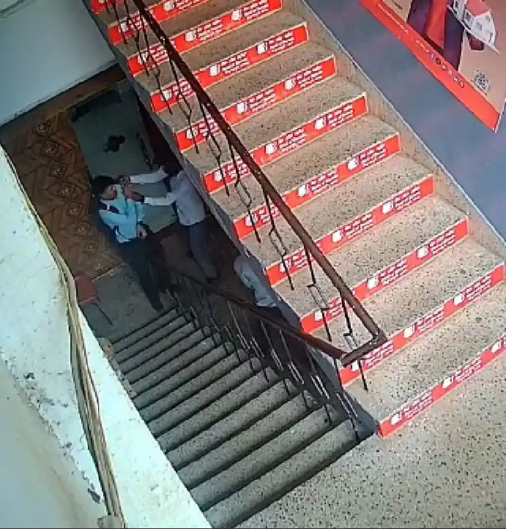 पटना के ज्वेलर्स शोरूम के कर्मी के बहादुरी के आगे फेल हुआ पि
