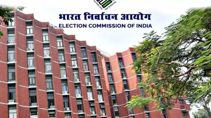 Political news - एसआईआर पर मचे घमासान के बीच चुनाव आयोग ने उ