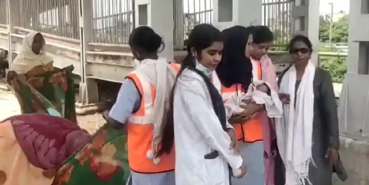 एक्सप्रेस ट्रेन में गर्भवती महिला को हुई प्रसव पीड़ा, रेलवे 