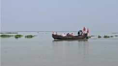 Bihar Flood News : कटिहार में भीषण बाढ़ का कहर, कई इलाके हुए जलमग्न, विधायक ने नाव से घूमकर स्थिति का लिया जायजा 