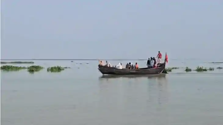 Bihar Flood News : कटिहार में भीषण बाढ़ का कहर, कई इलाके हुए Bihar Flood News : कटिहार में भीषण बाढ़ का कहर, कई इलाके हुए