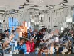 Bihar Education news - बिना ड्रेस स्कूल आए बच्चों को देख भड़के डीईओ, गंदगी और अव्यवस्था पर एचएम को लगाई फटकार, कार्रवाई की चेतावनी