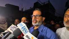 Bihar News : दरभंगा कांड को लेकर पीड़ित परिवार से मिले प्रशांत किशोर, पुलिसिया कार्रवाई पर उठाए गंभीर सवाल