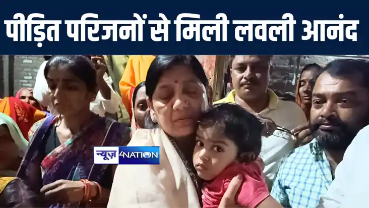 उन्नाव बस हादसे में मारे गए लोगों के परिजनों से मिली सांसद ल उन्नाव बस हादसे में मारे गए लोगों के परिजनों से मिली सांसद ल