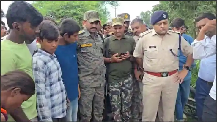 Gaya Crime - पुलिस की गाड़ी की टक्कर से बाइक सवार ग्रामीण की Gaya Crime - पुलिस की गाड़ी की टक्कर से बाइक सवार ग्रामीण की