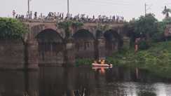patna fatuha punpun river railway bridge girl jumps dead body recovered