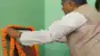 Garland scandal in Siwan on Lalu Yadav s birthday