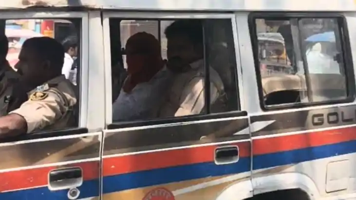Bihar News : बिहार सरकार के कर्मी ने ही उड़ाई शराबबंदी की धज् Bihar News : बिहार सरकार के कर्मी ने ही उड़ाई शराबबंदी की धज्