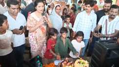Lalu Yadav Birthday : बिहार के अलग अलग जिलों में धूमधाम से मनाया लालू प्रसाद का 78 वां जन्म दिवस, कार्यकर्ताओं ने किया पौधारोपण, केक काटकर मनाई खुशियाँ