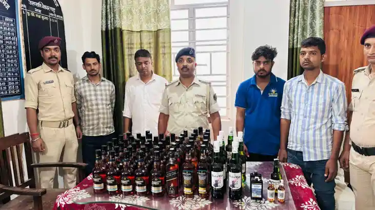 सप्त क्रांति एक्सप्रेस के पैंट्री कार मैनेजर और स्टाफ के केब