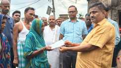 गैस सिलेंडर ब्लास्ट से पांच घर जलकर राख : लाखों की संपत्ति का हुआ नुकसान, विधायक ई. अजीत ने निजी और सरकारी सहायता का दिया आश्वासन