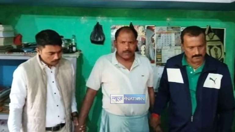 Sub Inspector Arrest : बगहा में घुसखोर दारोगा चढ़ा निगरानी विभाग की टीम के हत्थे, 10 हज़ार रूपये रिश्वत लेते रंगे हाथ किया गिरफ्तार 