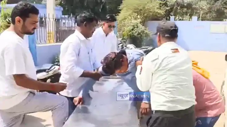 Bihar News : रोहतास में निजी चैनल के रिपोर्टर ने दिखाई मानवत