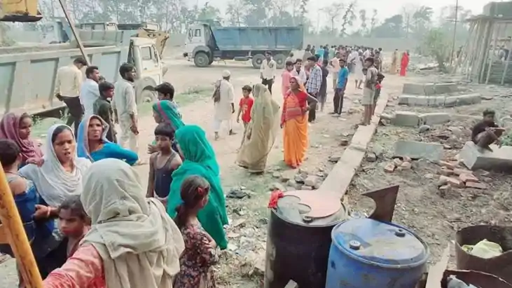 मौत का मिक्सिंग प्लांट: जर्जर पिलर गिरने से मजदूर की मौत, हा