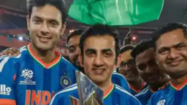 T20 World Cup 2026: वर्ल्डकप जिताने वाला हीरो थर्ड AC में घर लौटा, पत्नी भी थी साथ, ट्रेन में आसपास बैठे लोगों को भनक तक नहीं लगी  