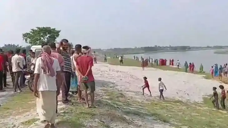 पूजा सामग्री विसर्जन के दौरान कोसी नदी में डूबे चार युवक : त