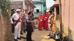 दो गुटों में जमकर मारपीट