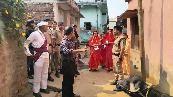 दो गुटों में जमकर मारपीट