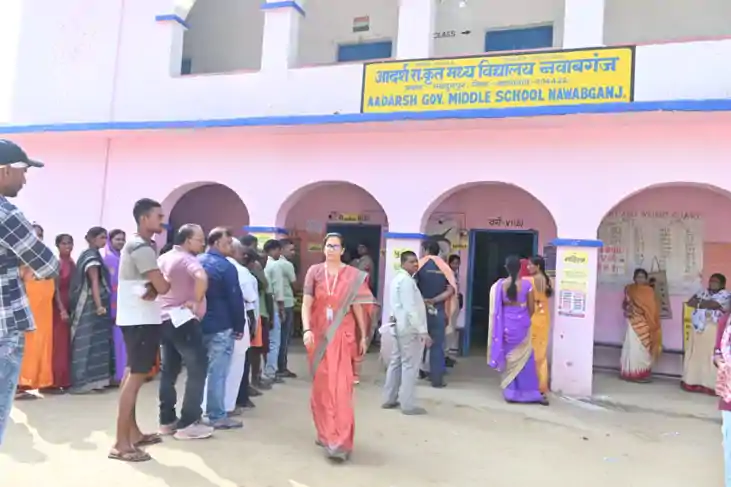 लाखों वोटरों का नाम लिस्ट से कटने के बाद भी दूसरे चरण में 53