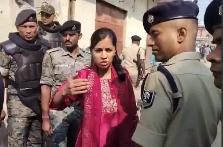 रोहतास में बंपर वोटिंग, बूूथों पर जुुटी वोटरों की भीड़, डीएम