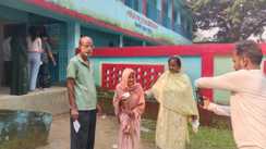 Bihar Vidhansabha Chunav 2025: 100 वर्षीय महिला मतदाता बीबी नजमुन ने किया मतदान, लोकतंत्र के प्रति पेश की मिसाल