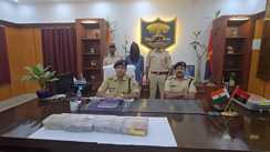 Bihar Crime News: नशे के सौदागरों पर पुलिस ने कसा शिकंजा, 50 लाख का स्मैक किया बरामद, तीन तस्कर गिरफ्तार