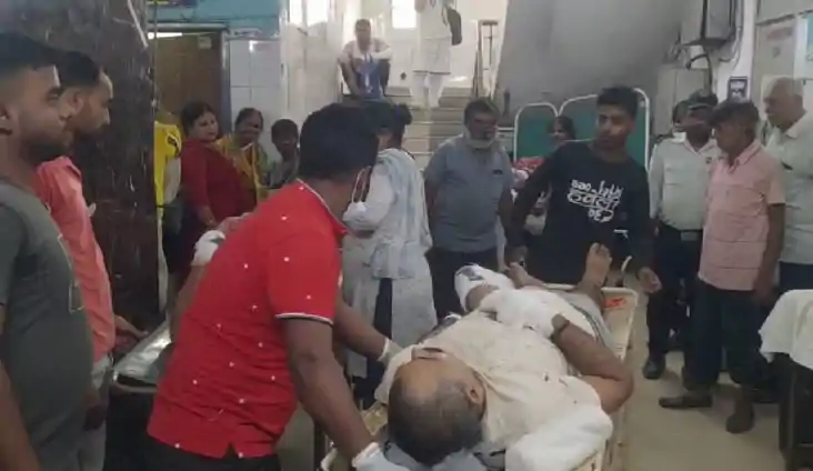 पटना के इनकम टैक्स अधीक्षक सहित दो लोगों को मारी गोली, मच ग पटना के इनकम टैक्स अधीक्षक सहित दो लोगों को मारी गोली, मच ग