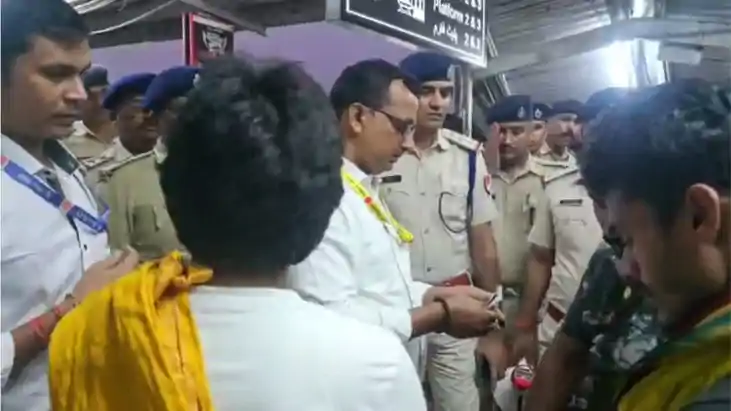 कटिहार रेल पुलिस का विशेष अभियान: त्योहारों को लेकर ट्रेनों 