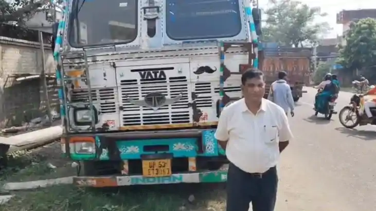 Bihar News : छपरा में नवरात्र की पूजा कर लौट रहे दंपती को ते