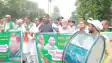 AIMIM ने पहले तेजस्वी  पर पार्टी तोड़ने का लगाया आरोप, अब महागठबंधन में शामिल होने के लिए राबड़ी आवास के बाहर किया प्रदर्शन