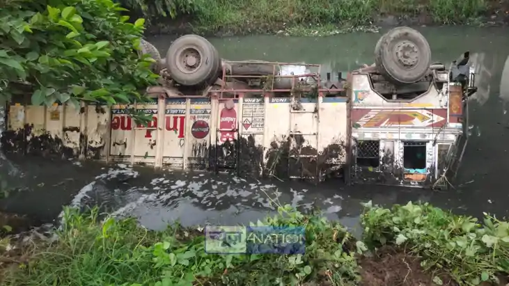 गैस से लदा ट्रक पलटा