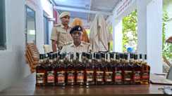 Bihar Crime : पटना में शराब तस्करों का अनोखा कारनामा देखकर हैरान रह गयी पुलिस, पिकअप के तहखाने से लाखों रूपये की शराब किया बरामद, दो तस्करों को किया गिरफ्तार 