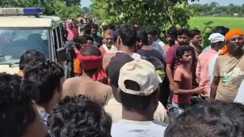 अनियंत्रित होकर पेड़ और सीमांकन पिलर से टकराई बाइक, एक की मौके पर मौत