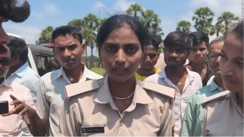 चोरी की जांच करने गई पुलिस टीम पर हमला, पथराव और टांगी से गश्ती वाहन के तोड़े शीशे