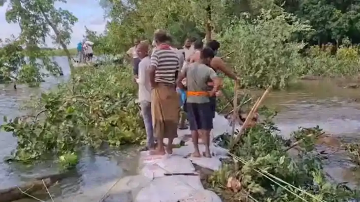 Bihar Flood: ब्रह्मोत्तर तटबंध फिर टूटा, गांवों पर मंडराया ब