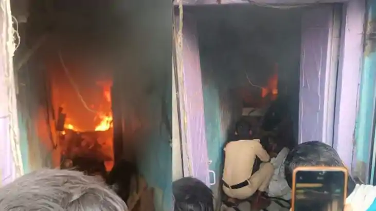 कपड़े दुकान में लगी आग 
