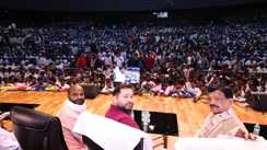 Bihar Politics : पटना के बापू सभागार में पान महासम्मेलन की गूंज, तेजस्वी बोले- '1990 वाला दौर नहीं, अब उंगली दिखाओगे तो तोड़ दी जाएगी'