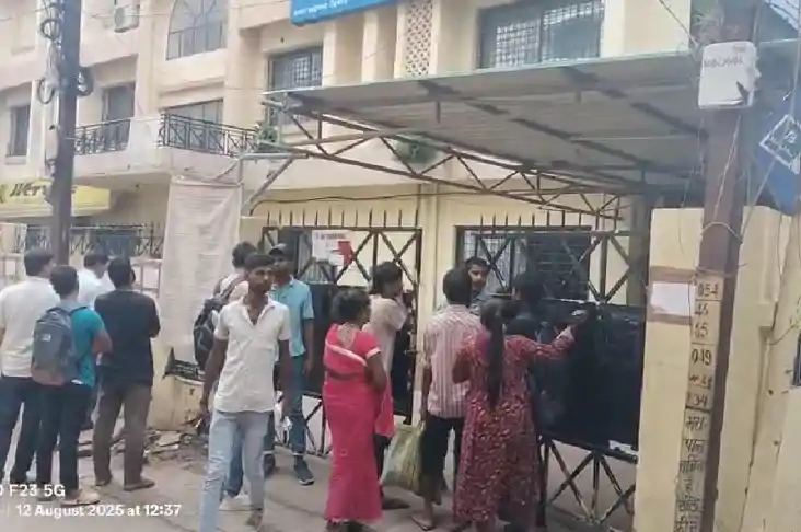Patna traffic - पटना में आधार सेंटर बना दिया, पार्किंग का इं