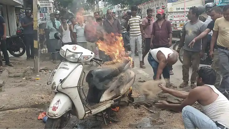 Bihar News : नालंदा में वेल्डिंग के दौरान स्कूटी में लगी भीष