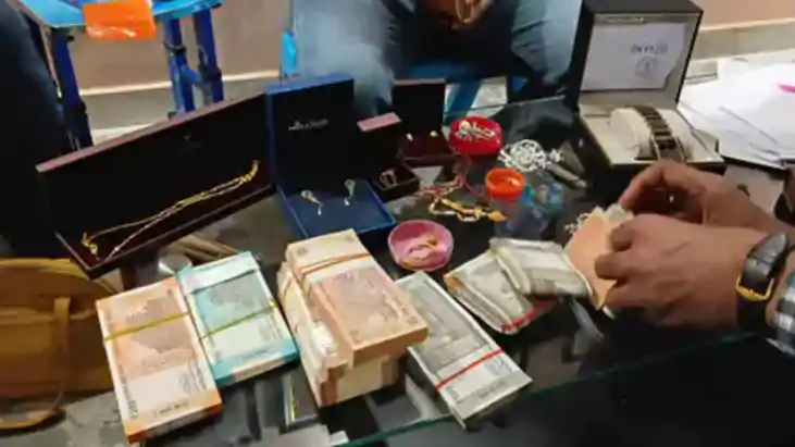 बैंक अधिकारी के ठिकानों पर EOU की रेड, 40 लाख कैश, ज्वेलरी औ