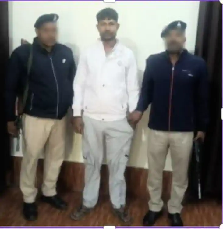 निगरानी का शिकंजा: शिक्षकों का वेतन निर्धारण करने के एवज में