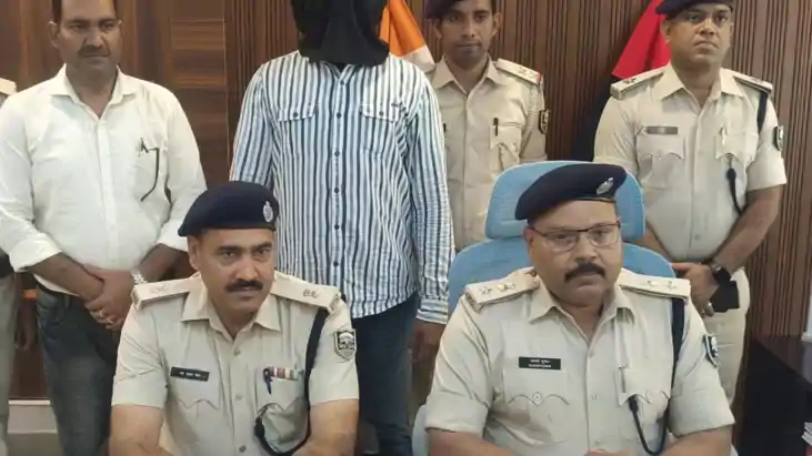 Bihar Crime - सांसद को बम से उड़ाने की धमकी देनेवाला गिरफ्ता Bihar Crime - सांसद को बम से उड़ाने की धमकी देनेवाला गिरफ्ता