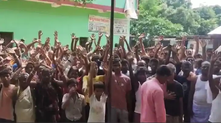 Bihar news - वोट नहीं देने पर महिलाओं-युवाओं से मारपीट, नवनि