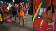 Sharvani mela 2025 – दो साल की बेटी को बहंगी में बिठा कर बाबा धाम जाने के लिए निकला कोलकात्ता  से आया पिता, कहा – संतान के पैदा होने पर लिया था संकल्प