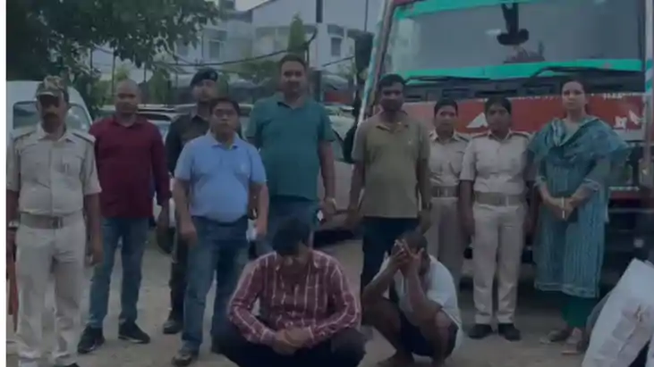 Patna News: चुनाव में खपाने के लिए मंगाई गई थी शराब? परसा मे