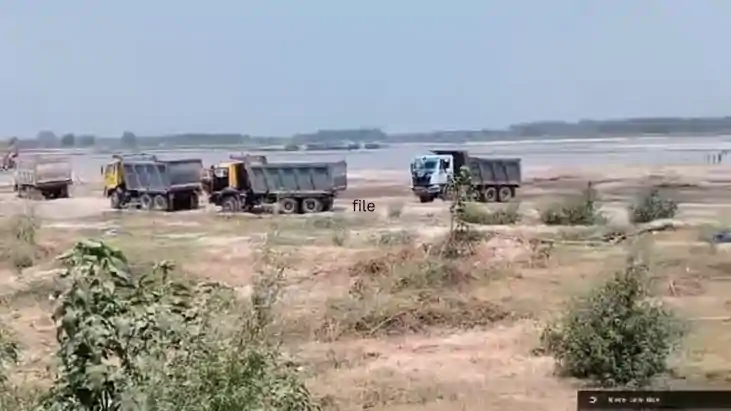 Bihar Crime News : भागलपुर में रात के अँधेरे में होता है बाल Bihar Crime News : भागलपुर में रात के अँधेरे में होता है बाल