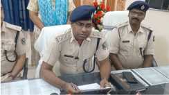 बेतिया पुलिस की बड़ी कार्रवाई : 24 घंटे के भीतर अपहृत नाबालिग लड़की को किया बरामद, आरोपी  गिरफ्तार