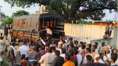 Bihar News : बेगूसराय में भीषण सड़क हादसा, पटना से लौट रहे दारोगा समेत 4 की मौत, राजकीय सम्मान के साथ मनिहारी में दी गयी अंतिम विदाई